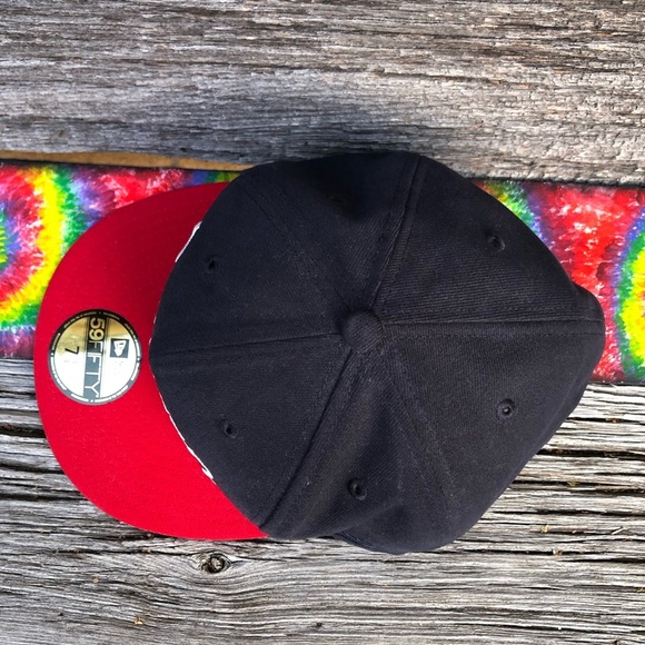 MAISON KITSUNE Black and Red Parisien Cap - Picture 11 of 13